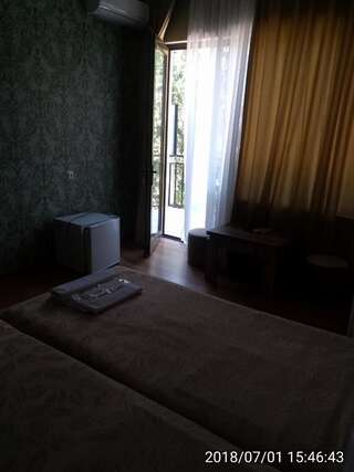 Отель Hotel Stal+ Тбилиси Двухместный номер с 2 отдельными кроватями и балконом-10