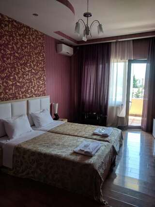 Отель Hotel Stal+ Тбилиси Двухместный номер с 2 отдельными кроватями и балконом-2
